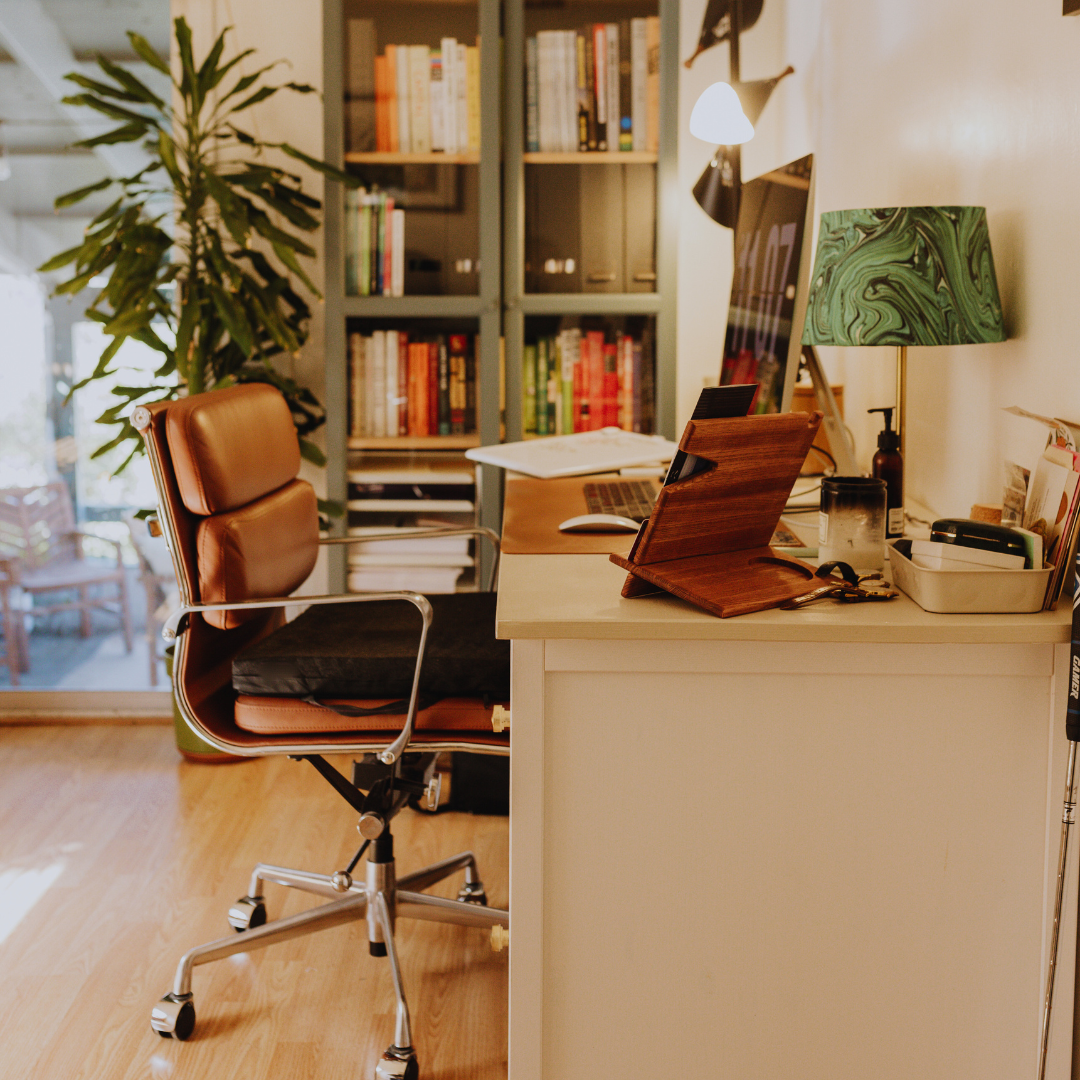 How to Create a Functional Home Office on a Budget with Practical Tips and Affordable Solutions